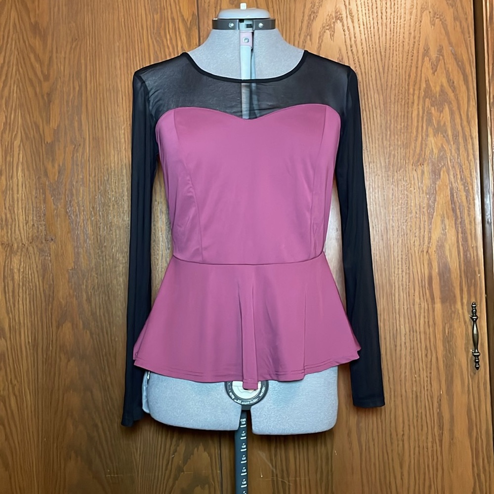 Gracie women’s long sleeve mauve/black top.